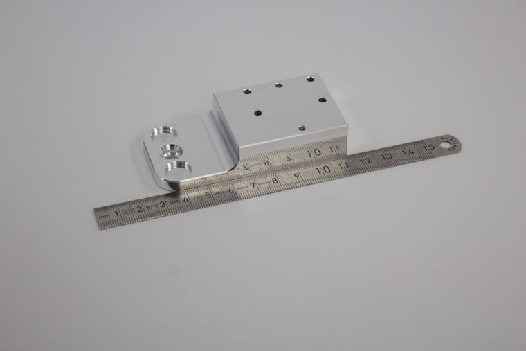 Pièce aluminium avec alésages étagés