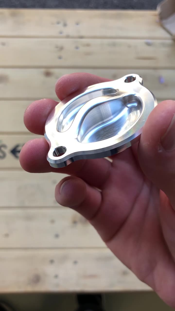 Pièce ovale finition miroir