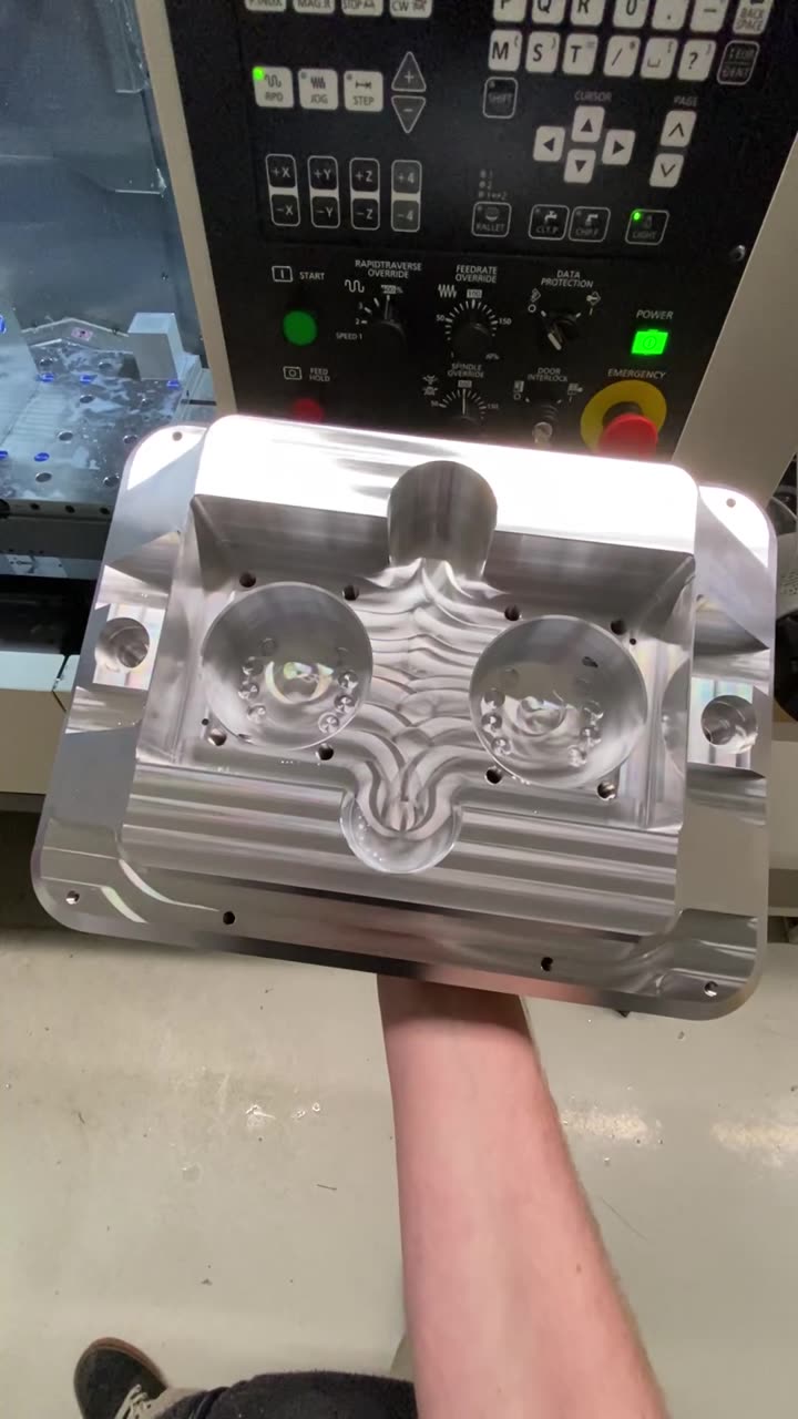 Empreinte de moule à la machine